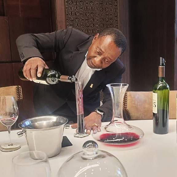 Valdir Sommelier servicios a domicilio vinos premium degustaciones